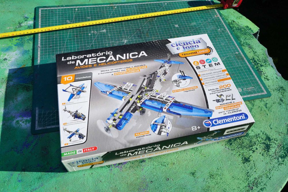 Kit montagem Clementoni 10 modelos "Aviões e Helicópteros"
