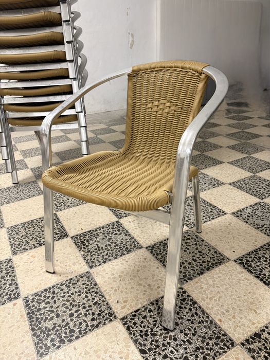 Cadeira em Alumínio e Vime Sintético – Moderna e Resistente