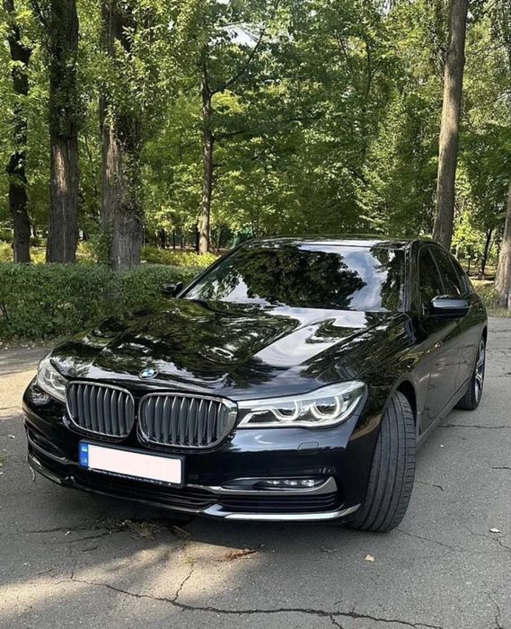 Передний бампер на BMW 7 g11 g12