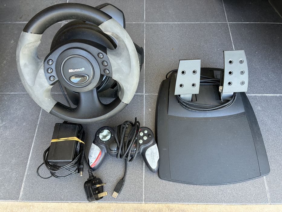 Volante e Pedais para PC