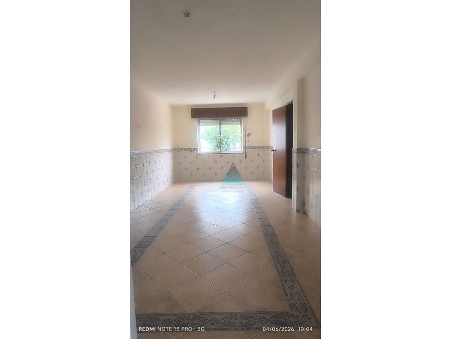 Moradia T3 com Garagem, Terraço e Logradouro em S. Simão, Azeitão