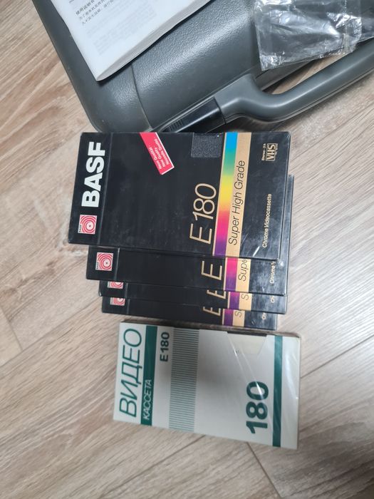 Відеокамера  HITACHI VM-7380E