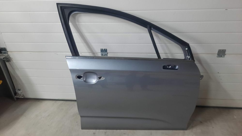 Двері праві передні Citroen C4 B7  kca