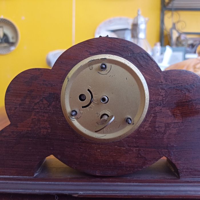 Relógio de mesa Art Deco antiga com aplicações a funcionar