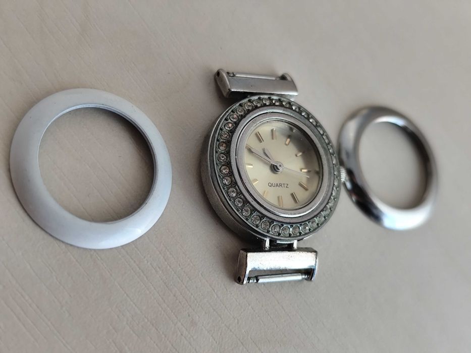 Zegarek kwarcowy z tarczami