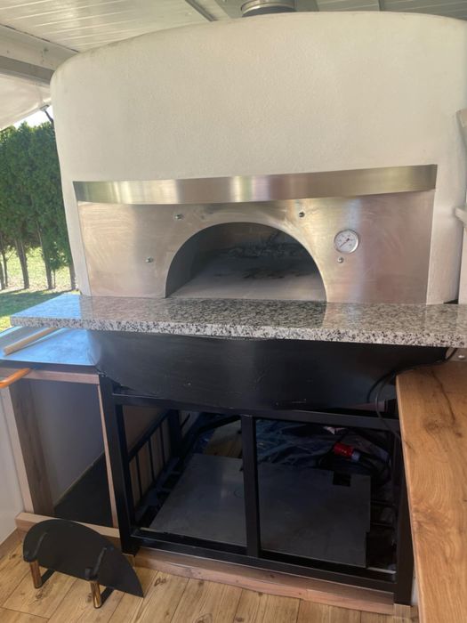 Piec do pizzy opalany drewnem