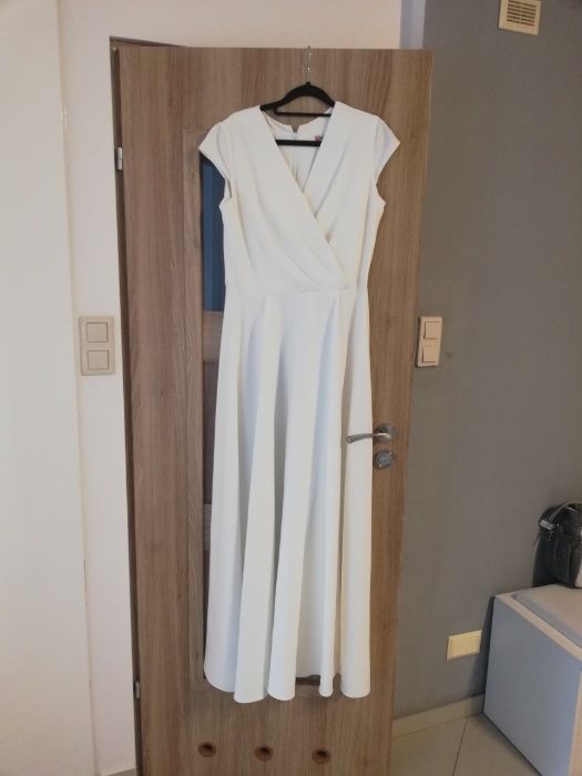 Suknia ślubna lub poprawinowa