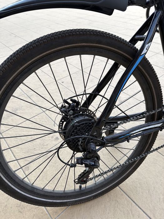 Quero vender esta bicicleta elétrica, que está em boas condições; uma carga permite rodar 50 km. Foi usada por apenas 3 meses e é ótima para trabalhar