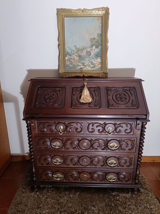 Magnífica escrivaninha antiga restaurada estilo bilros em madeira de mogno