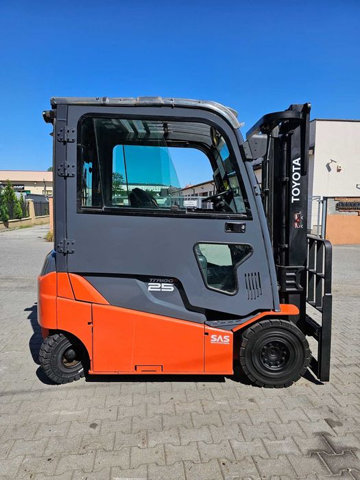 Wózek widłowy 2,5t Toyota 8FBMT25 2018 UDT niski przebieg kabina serwi