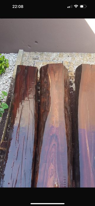 Madeira e folha de pau santo