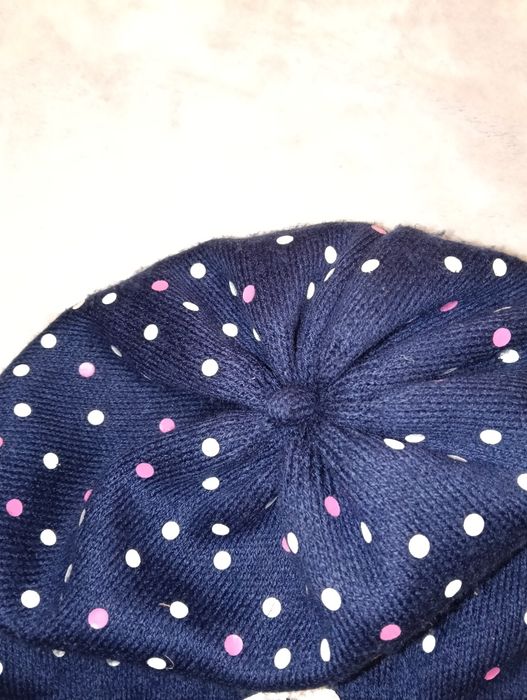 Czapka w kropki na 6-8 lat