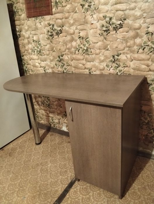 Манікюрний стіл з ДСП стандартний розмір