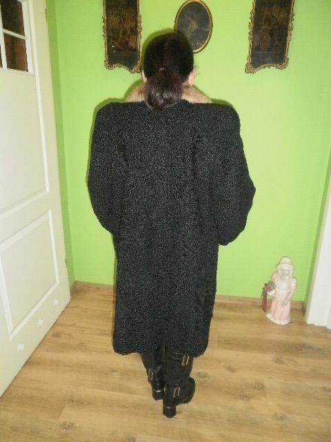 Futro z Karakuł XL wzrost ok.154 cm stan b.dobry z kołnierzem z norek.
