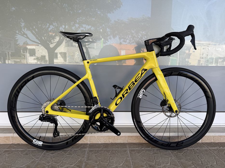 Bicicleta de estrada - rodas carbono - Di2