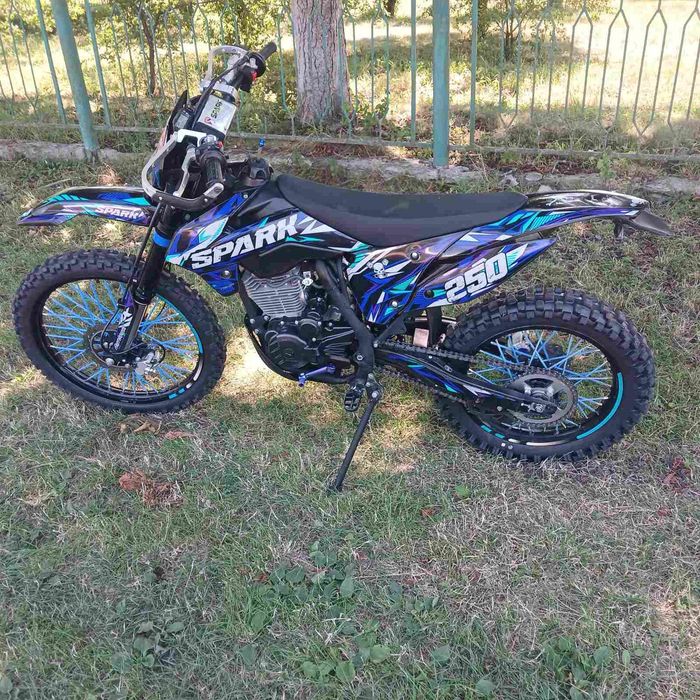 Мотоцикл 2025 року.Spark 250.