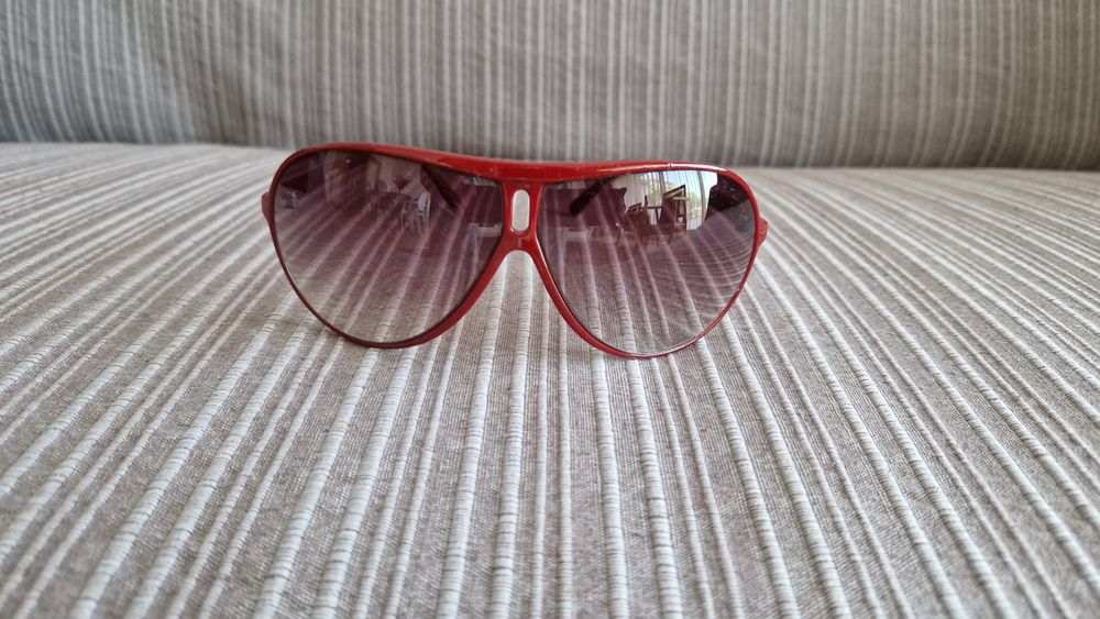 Óculos de Sol armação vermelha novos