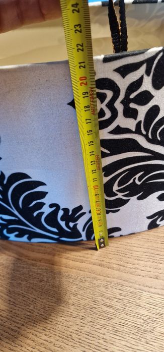 Abat jour branco e preto classico