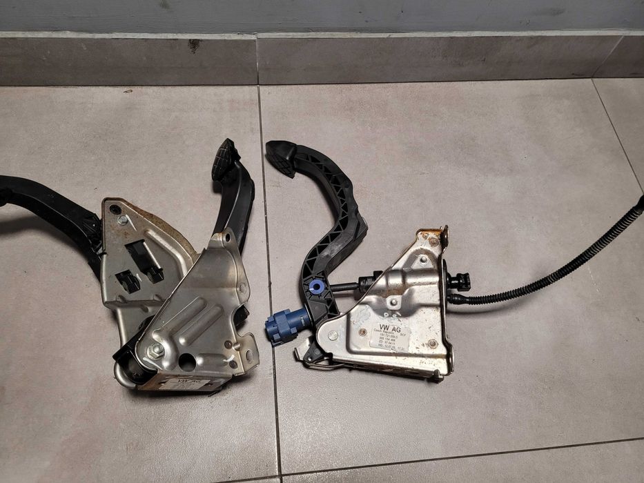 Pedał sprzęgła hamulca gazu Skoda Citigo 1S1.721.059D 1S1.721.058B