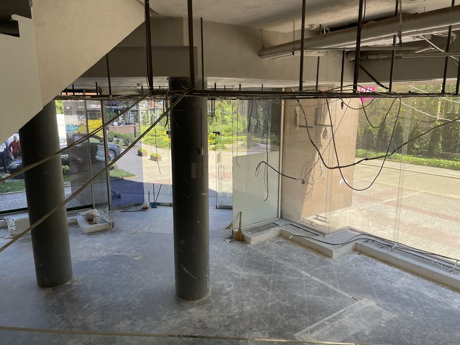 Центр, Вітрина 8 м висотою, Жилянська, 59, під шоурум, магазин