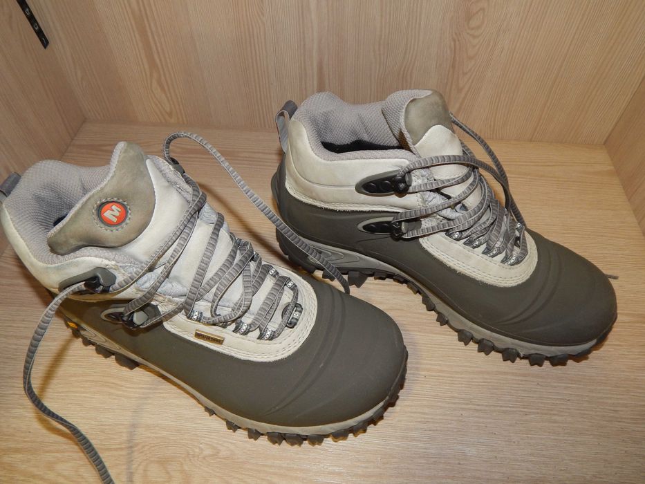 Жіночі ботинки спортивні оригінальні MERELL 38,5 розмір