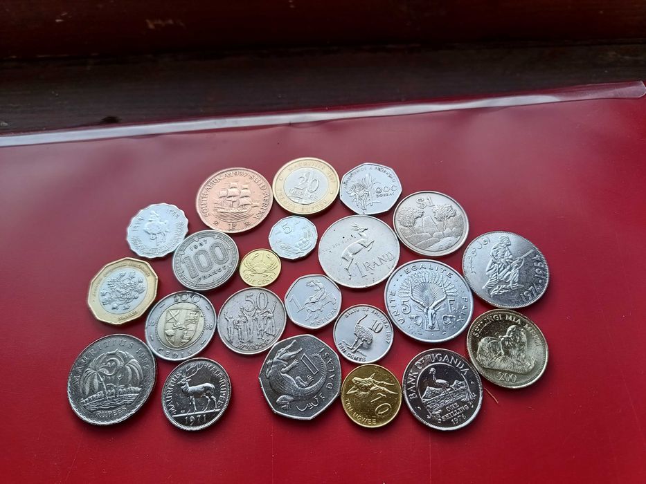 Продаю колекційні монети країн світу.