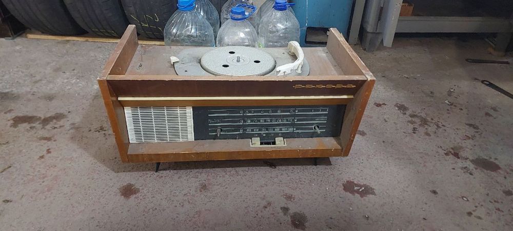 Радио-проигрыватель 1966 год