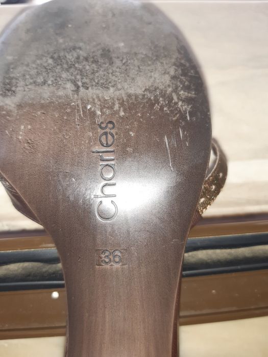 Vendo conjunto de sapatos e carteira