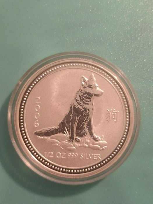 Продам монету лунар серебро  999 проби