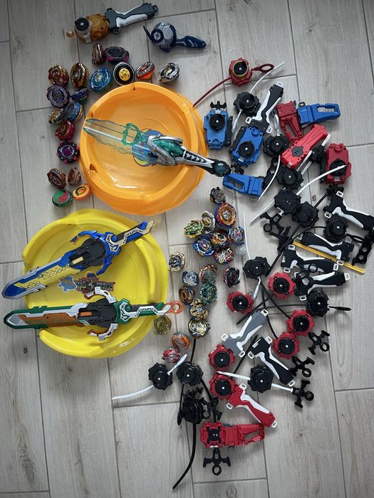 Продам набір бейблейдів