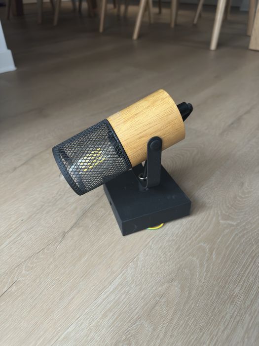 Lampka naścienna z żarówką