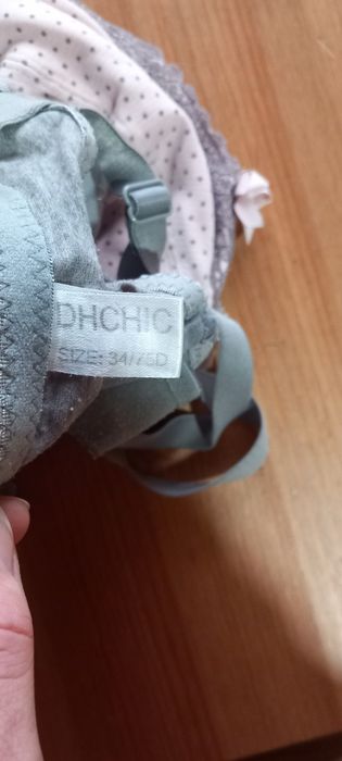 Staniki do karmienia 2 szt piersią oddam za chusteczki