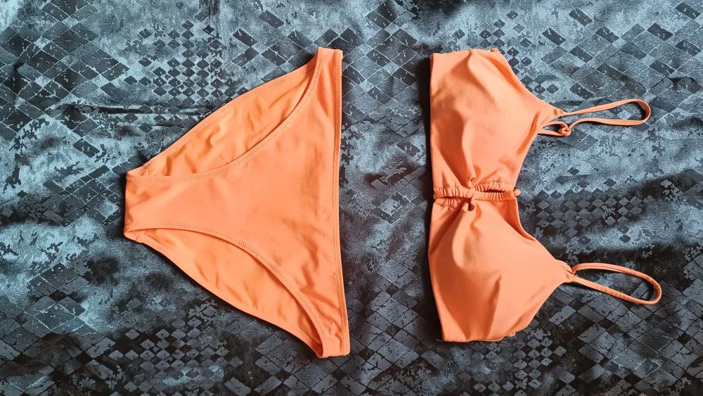 Гарний купальник H&M в новому стані