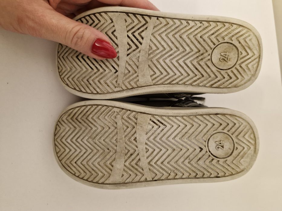 Buty na dziewczynkę, rozmiar 24, srebrne błyszczące