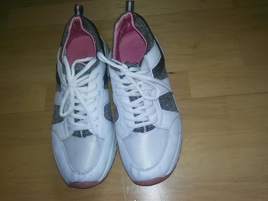 Buty sportowe adidasy do biegania rozmiar 38/ 39 kupione w daichman