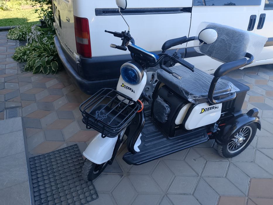 Електроскутер трицикл Dozer