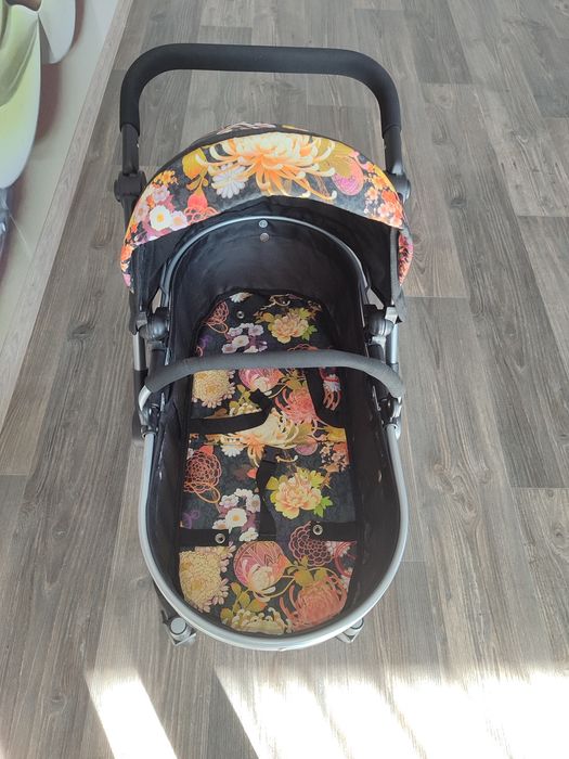 Продам коляску для кукол  в хорошому стані!