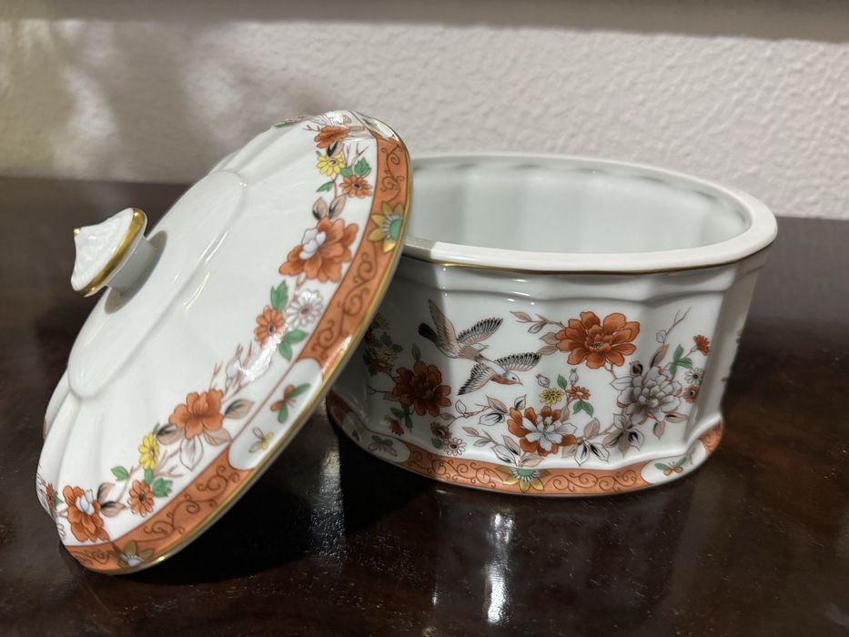 Caixa da linha “Magnolia” da Vista Alegre