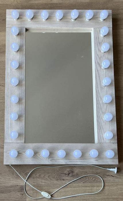 Дзеркало з підсвічуванням з натурального дерева