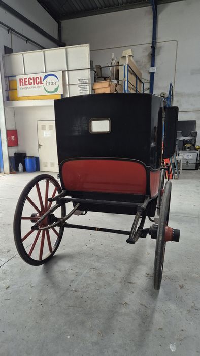 Coche modelo coupê.