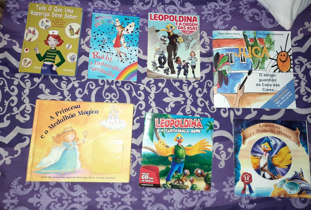 Livros variados como novos