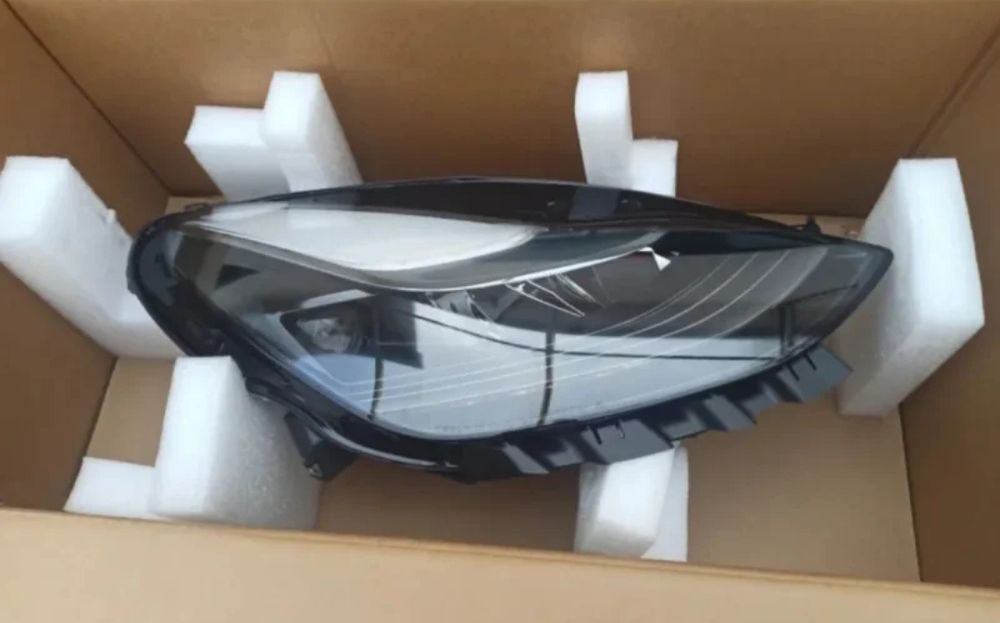 Farol frente direito Tesla Model 3 e Model Y