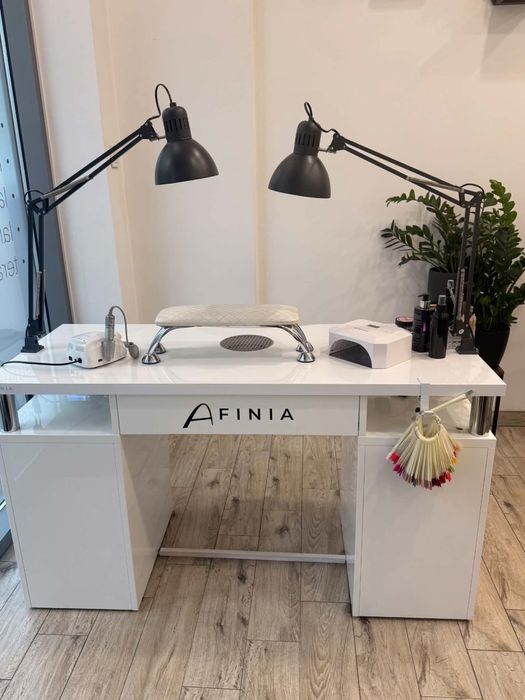 Biurko Afinia do paznokci / manicure z pochłaniaczem