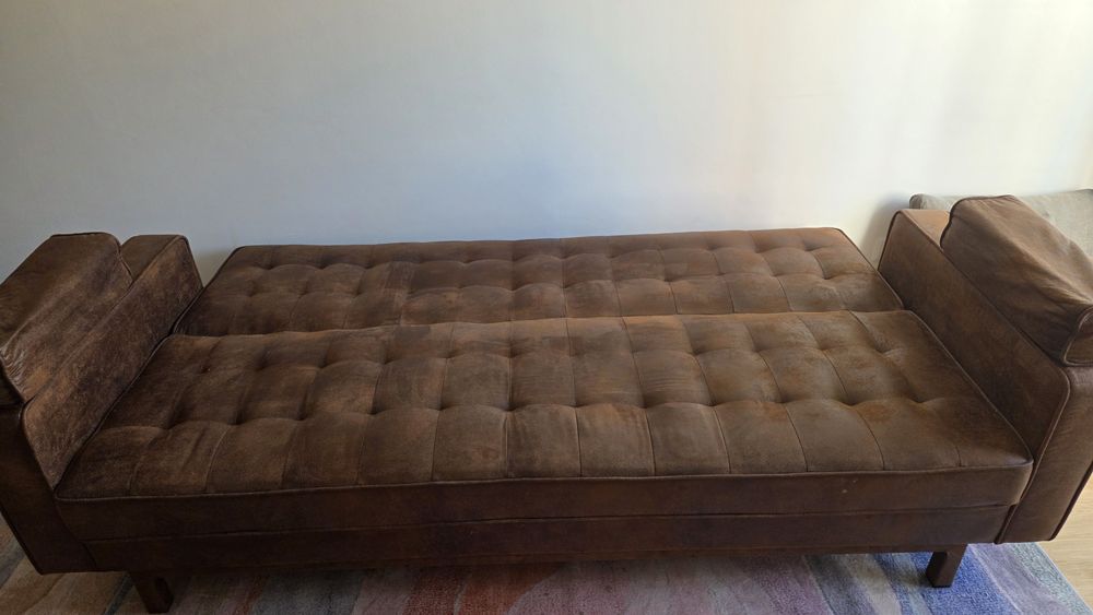 Sofá Cama marrom de Courino fosco em perfeito estado!