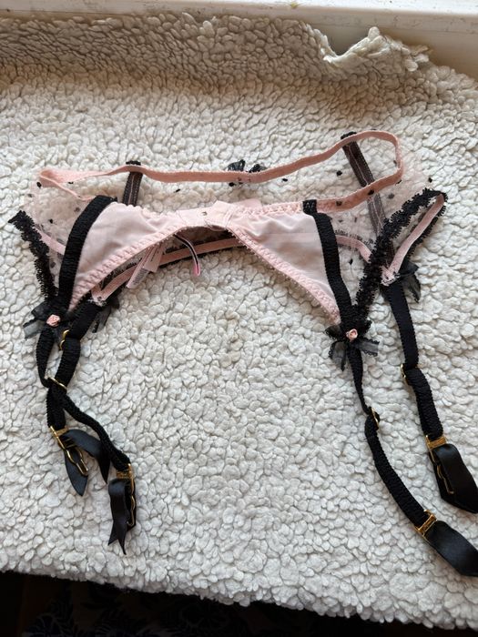 agent provocateur пояс доя панчох