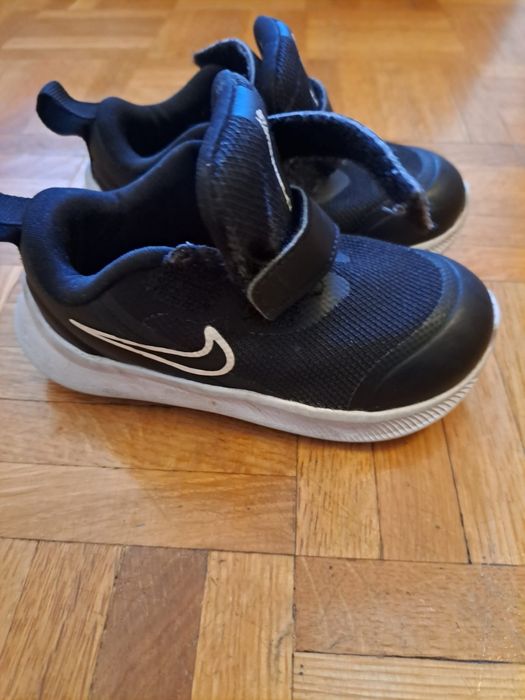 4 euros bota nyke preta de criança