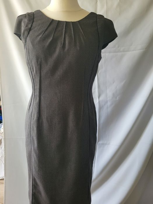 Sukienka biurowa, pięknie wykończona, rozm. 40-42