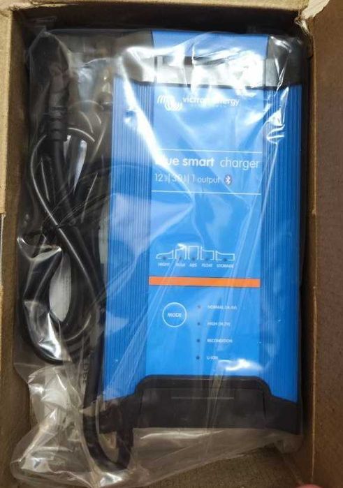 Зарядний пристрій Victron Blue Smart IP22 Charger 12V 30A 230V - BPC123047022