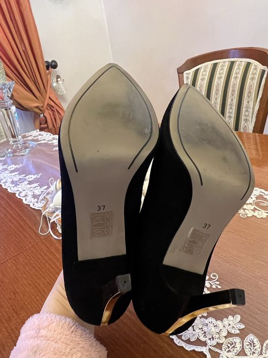 Продам елегантні фірмові туфельки(натуральний замш)