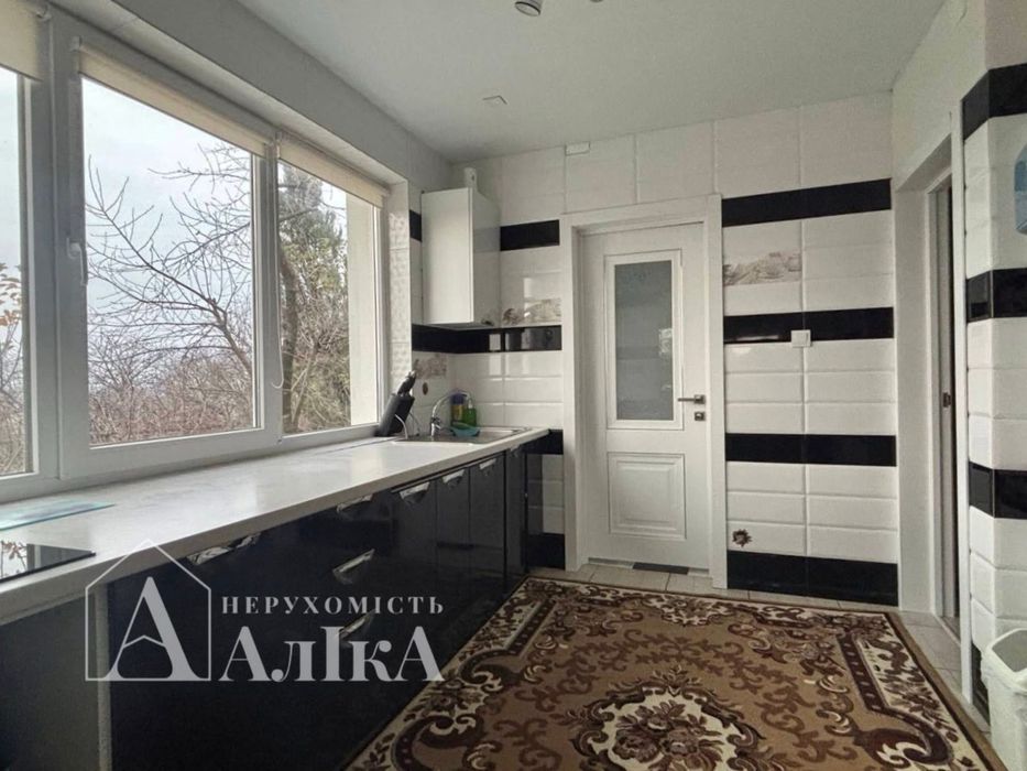 Продам будинок на березі річки Дністер